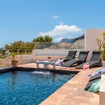 Moderna - Plusholidays * Ifach