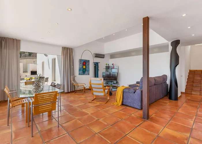 Moderna - Plusholidays *