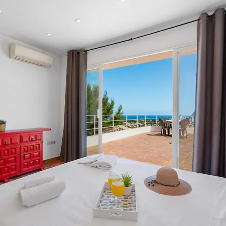 Moderna - Plusholidays * Ifach