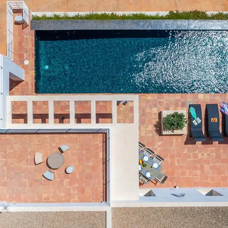 Βίλα Moderna - Plusholidays